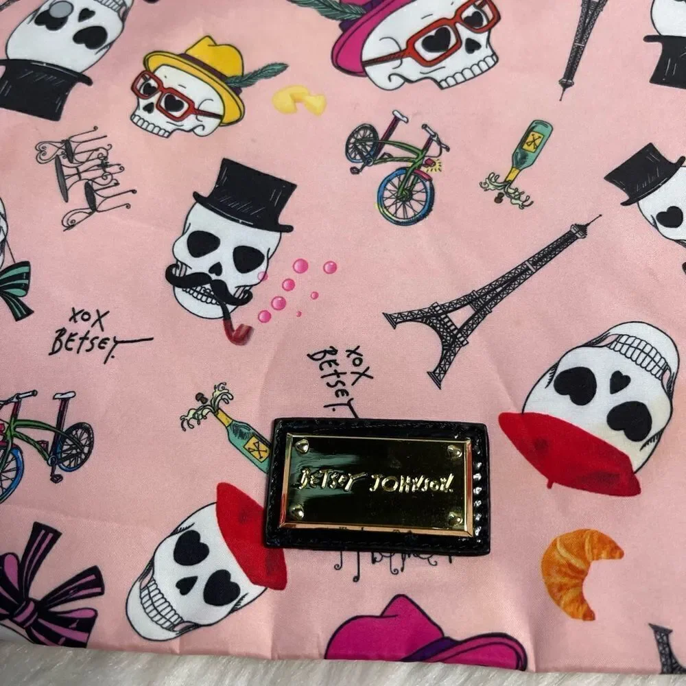 Betsey Johnson Nylon pink Cosmetic Travel Bag white Skulls with hats.
